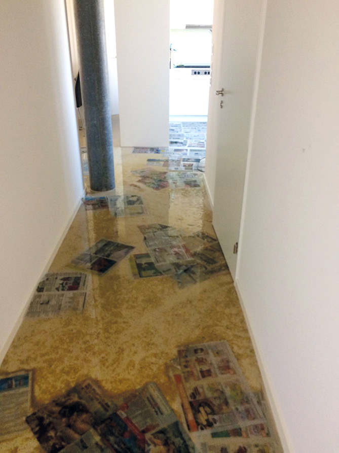 Überschwemmung in der Wohnung – Grund: ein verstopftes Abwasserrohr